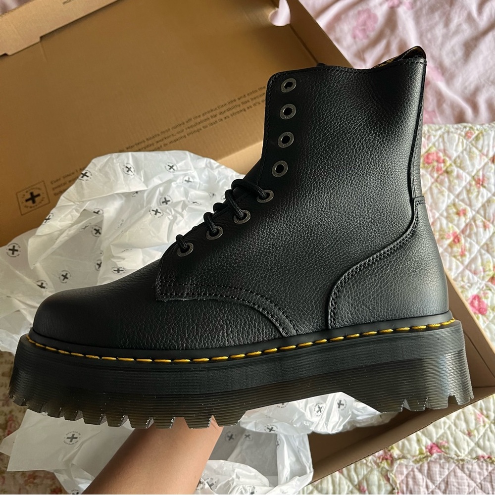 [Dr. Martens] Jadon III Pisa Leather Platform Lace-Up Boot with Zipper